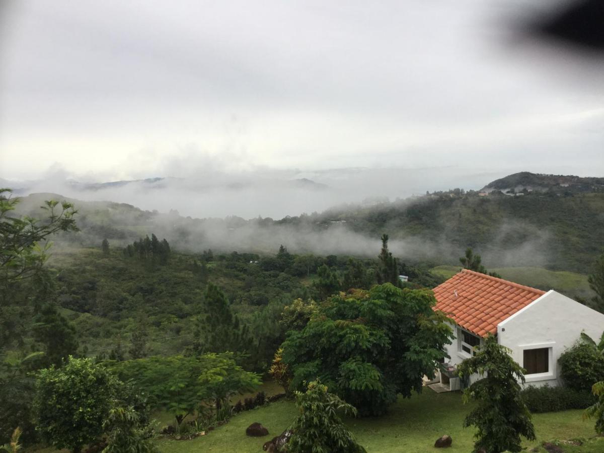Hawk'S Nest Bed & Breakfast La Laguna de San Carlos Exterior photo